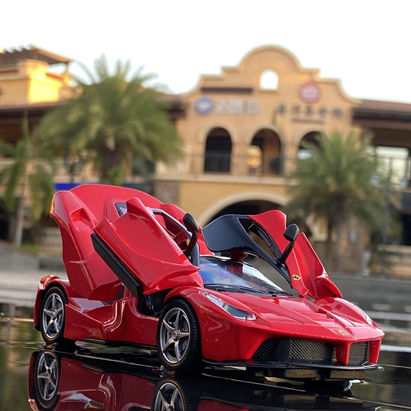 Experience the Thrill of the Iconic Ferrari Laferrari with Our 1:32 Scale Diecast Replica - High Simulation Sound and Light Effects - Perfect Gift for Car Enthusiasts of All Ages